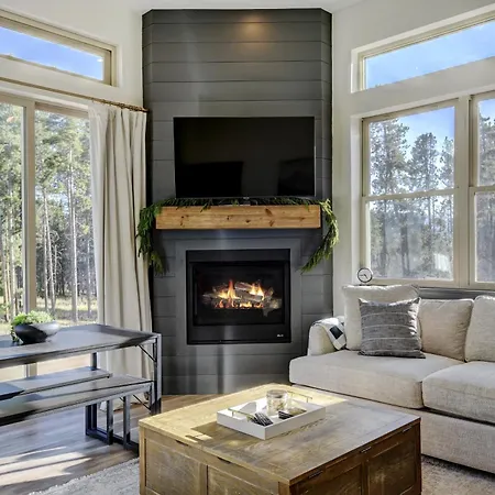 Silver Lining Circle Home
